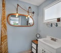 Surf Shack: Full bathroom.